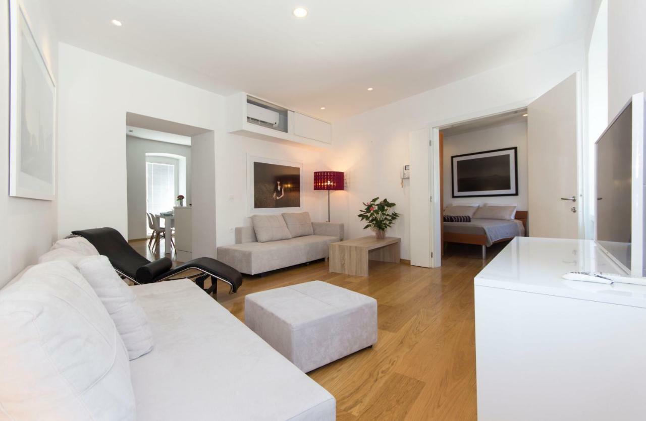 Appartment In Center With Parking Pula Bagian luar foto
