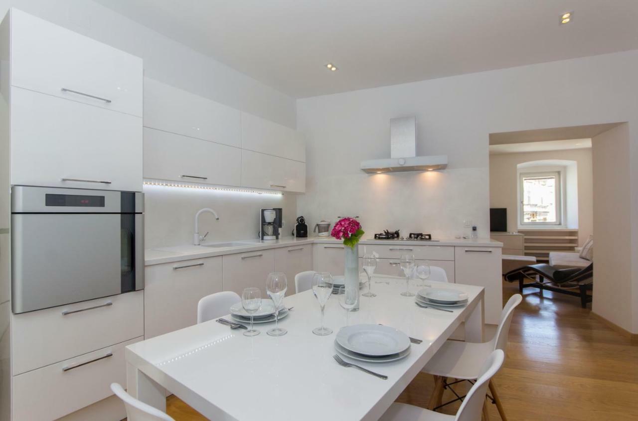 Appartment In Center With Parking Pula Bagian luar foto
