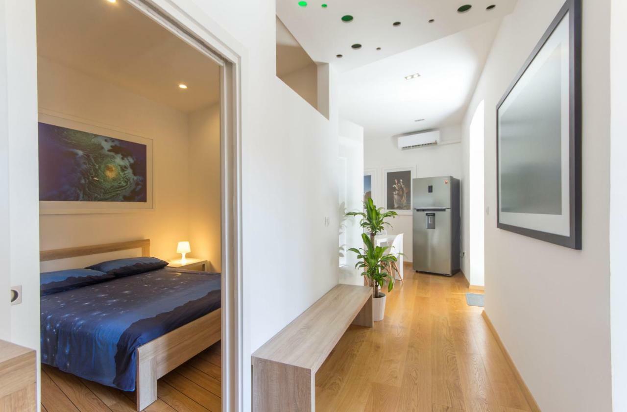 Appartment In Center With Parking Pula Bagian luar foto