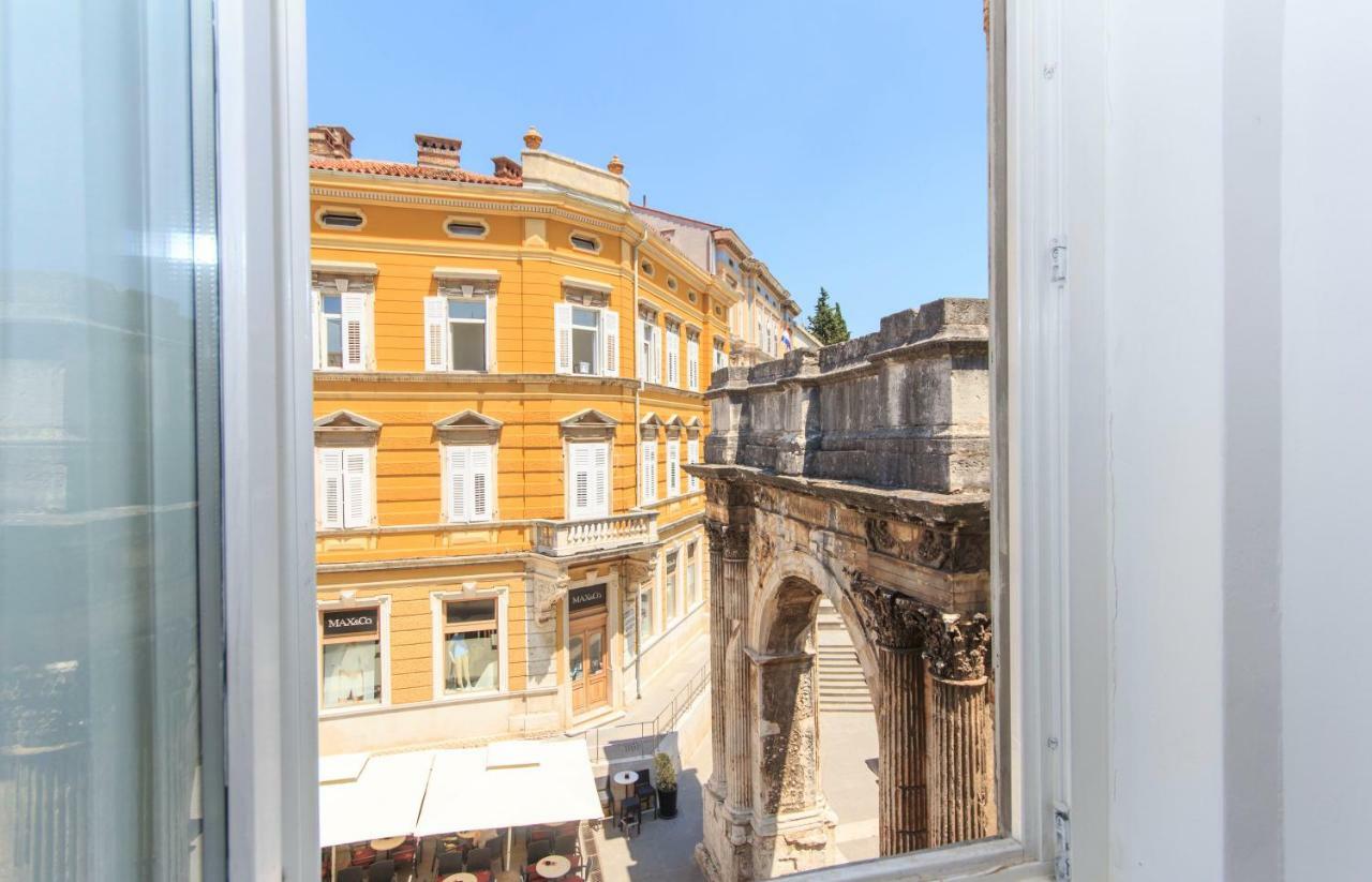 Appartment In Center With Parking Pula Bagian luar foto